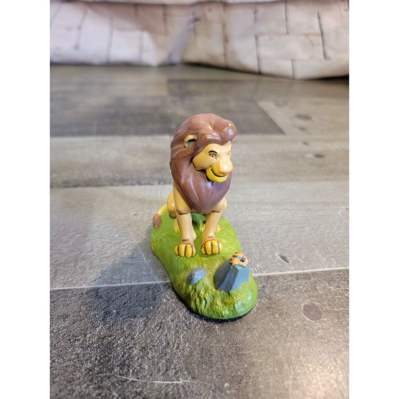 Lion King Simba Grown Disney toy figure - Picture 1 of 6